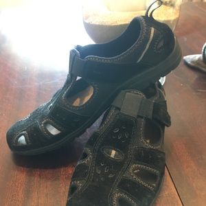 Bass lightweight black leather sandals size 8